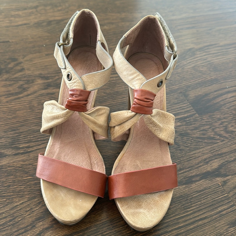 Genuine Leather high heal sandal. Size 35